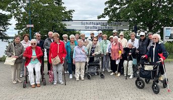 Bewohner*innen und Team der Seniorenresidenz Senftenberg machten eine Dampferfahrt