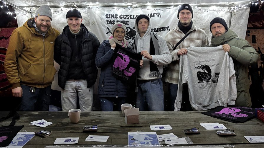 ProCurand Seniorenresidenz Bölschestraße am Weihnachtsmarkt im Spielhaus Bölschestraße, im Austausch mit Vereinen und Initiativen aus Friedrichshagen.