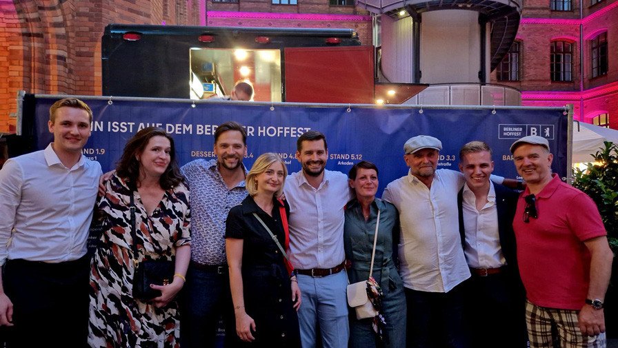 Das ProCurand-Team beim Berliner Hoffest 2025 im Roten Rathaus in Berlin-Mitte.