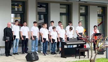 In der ProCurand Seniorenresidenz Bölschestraße traten das Chorensemble Köpenick und der Knabenchor Hösel  auf. 
