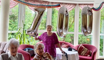 100.Geburtstag in der ProCurand Seniorenresidenz Am Straussee in Strausberg