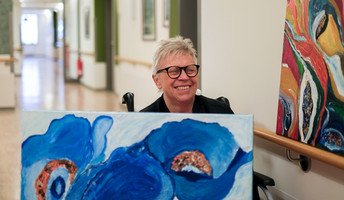 Konny Fischer, Künstlerin und Bewohnerin der ProCurand Seniorenresidenz Bölschestraße