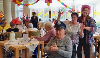 In der ProCurand Seniorenresidenz Am Straussee herrschte ausgelassene Stimmung, als die Bewohner*innen gemeinsam den Faschingsnachmittag mit viel Spaß und guter Laune feierten.