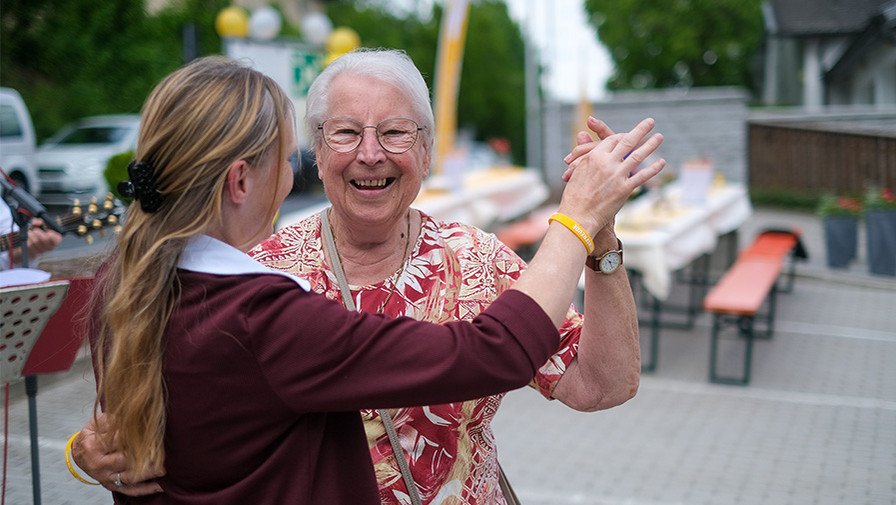 Foto vom Standort ProCurand Cham zum 25-jährigen Jubiläum.