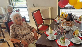 102-jähriger Geburtstag mit Seniorin in der Seniorenresidenz Am Hufeisensee