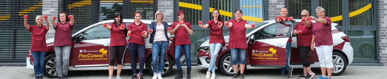 ProCurand Team der Ambulanten Pflege Halle vor der Residenz Am Hallorenring