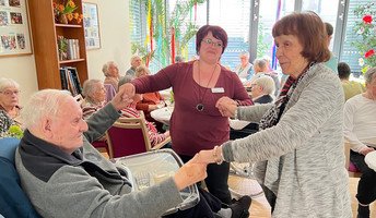 Tanz in den Mai in der ProCurand Seniorenresidenz Park Sansoucci