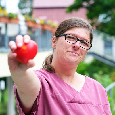 Ramona, Pflegehelferin in der Seniorenresidenz Am Straussee in Straußberg: