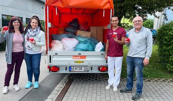 Im ProCurand Seniorenzentrum Am Herzogschloss hat das Team fleißig gesammelt: Sechs Trolleys voll Wäsche gehen als Spende auf die Reise nach Rumänien, um dort Straßenhunden ein warmes Plätzchen zu schenken.
