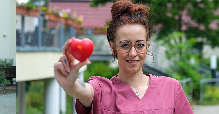 Collage von Betreungs- und Pflegekräften und Bewohner*innen der ProCurand 