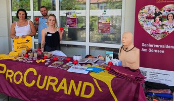 Das Team der ProCurand Seniorenresidenz Am Görnsee stellt die Einrichtung auf der Pflegemesse in Brück vor. 