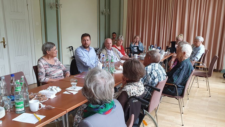 Bürgersprechstunde Ariturel Hack, SPD,  bei der ProCurand Charlottenburg 