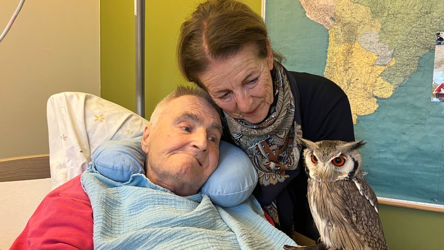 Falkner der Herzen zu Besuch in der Seniorenresidenz Bölschestraße