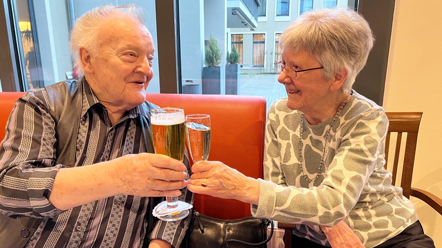 Senior*innen  auf dem Udo Jürgens Abend in der ProCurand Seniorenresidenz Bölschestraße