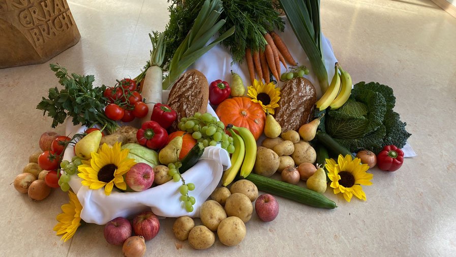 Erntedankgaben im ProCurand Pflegestift Pfarrer Lukas in Cham