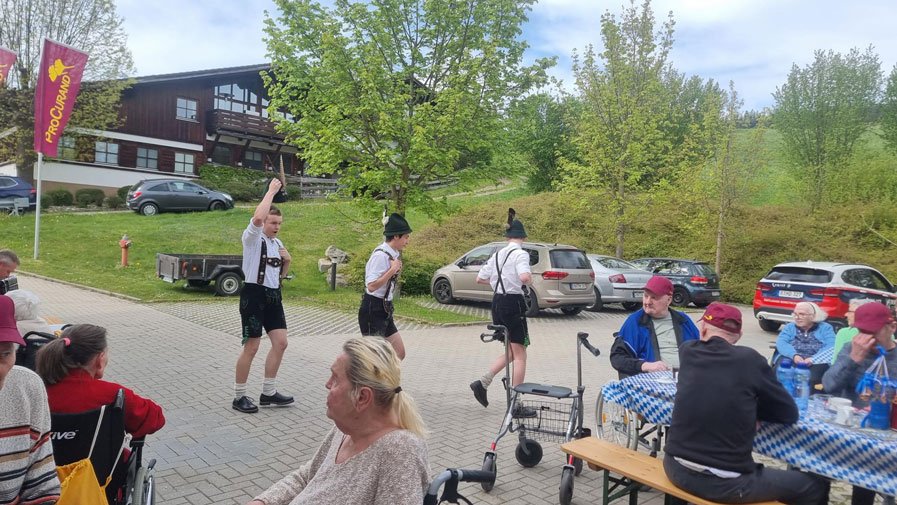 Traditionelle Volkstänze der Tanzgruppe