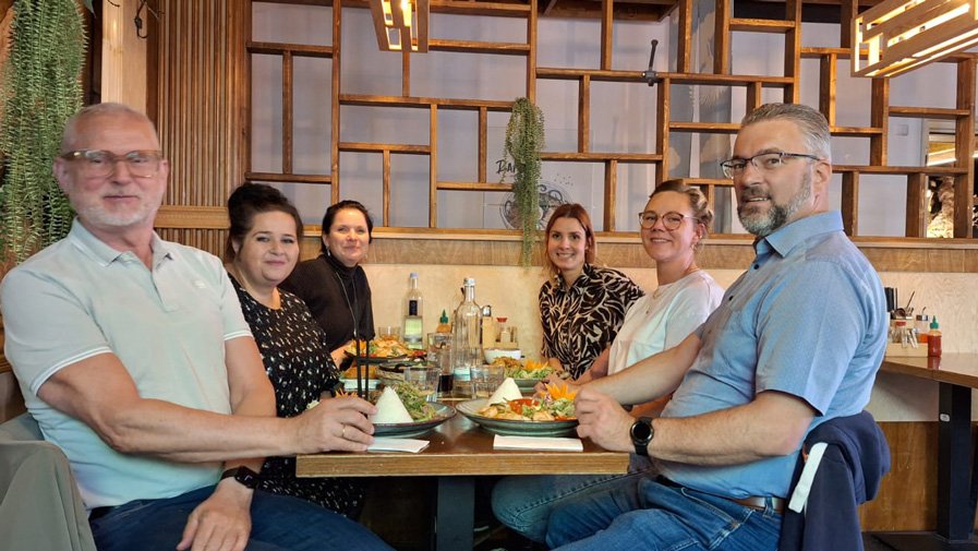 Gemeinsames Mittagessen der Führungsteams der ProCurand Seniorenresidenz Havelpalais und der Seniorenresidenz Park Sanssouci in Potsdam – zum Kennenlernen, Austauschen und Planen.