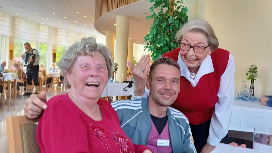 Zünftiges Oktoberfest in der ProCurand Seniorenresidenz Am Straussee