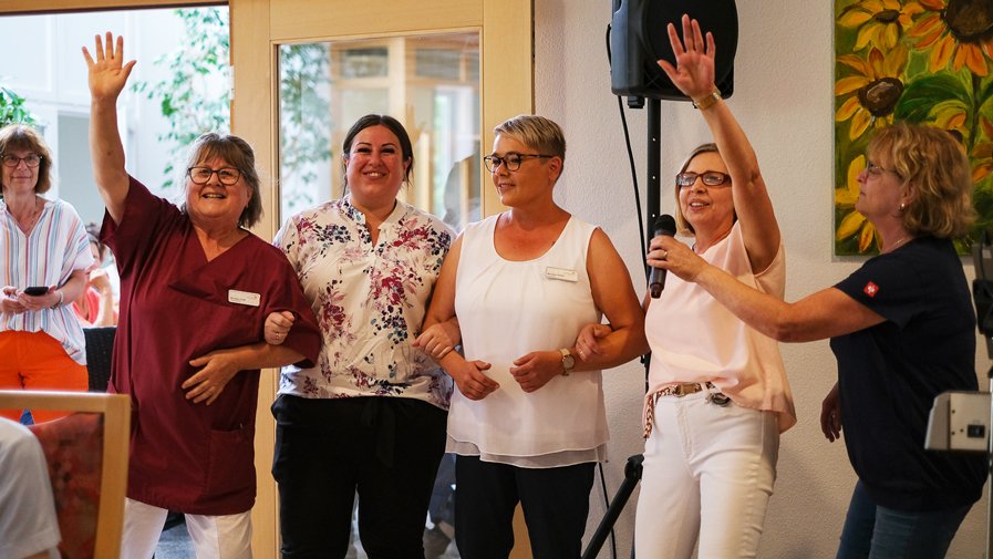 ProCurand Team Sigmaringen gutgelaunt beim Sommerfest der Seniorenwohnanlage Fideliswiesen