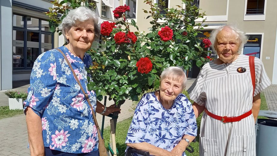 Hundertjährige Bewohnerin der ProCurand Seniorenresidenz Am Strausberg auf Tour durch die Heimatstadt Berlin
