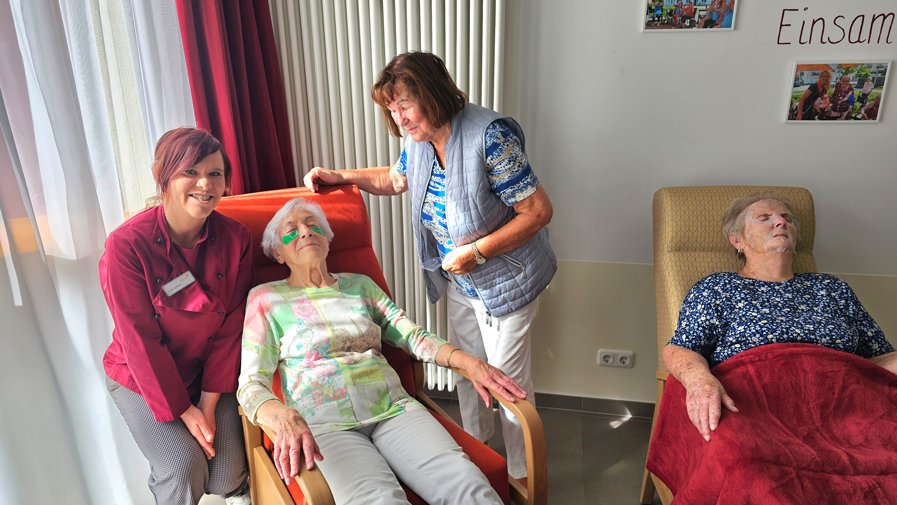 Mieter*innen beim ersten Gesundheitstag vom  ProCurand Service-Wohnen Strausberg Wriezener Straße